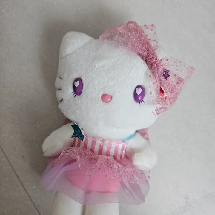 [BUNJANG] Universal Studios 2016 Hello Kitty Classic Plush Doll / 2016 유니버셜 헬로키티 인형 고전키티