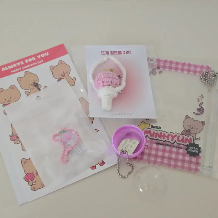 [BUNJANG] Hwang Minhyun Hwangdo Cat Necklace Photocard Pouch Mini Hwangdo Bong Bundle Set / 황민현 뜨개황도봉 황도냥목걸이 포카파우치 미니황도봉 등 일괄