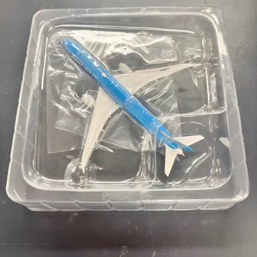 [BUNJANG] JC Wings Boeing 787-10 Korean Air Model Airplane / JC WIngs 보잉 787-10 대한항공 모형비행기 팔아요