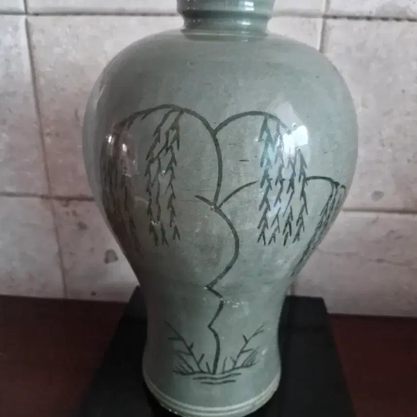 [BUNJANG] North Korean Celadon Ink Wash Painting Willow Pattern Vase / 북한 도자기수묵화 버드나무 무늬 도자기