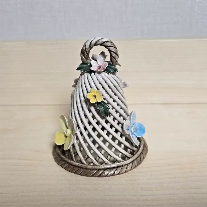 [BUNJANG] Ceramic Bell with Floral Decoration / 도자기 꽃 장식용 종