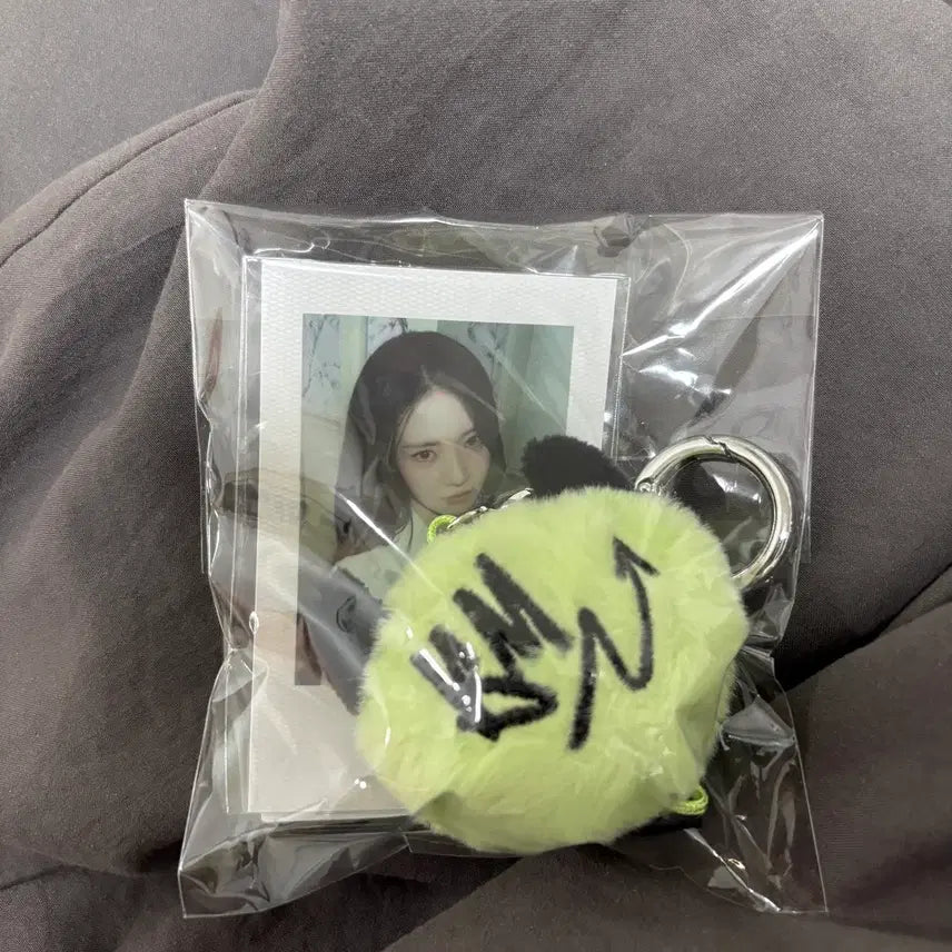 [BUNJANG] BABYMONSTER Sugar Honey Plush Keyring (Rora Photocard) / 베이비몬스터 슈가허니 플러시 키링 (로라 포카)