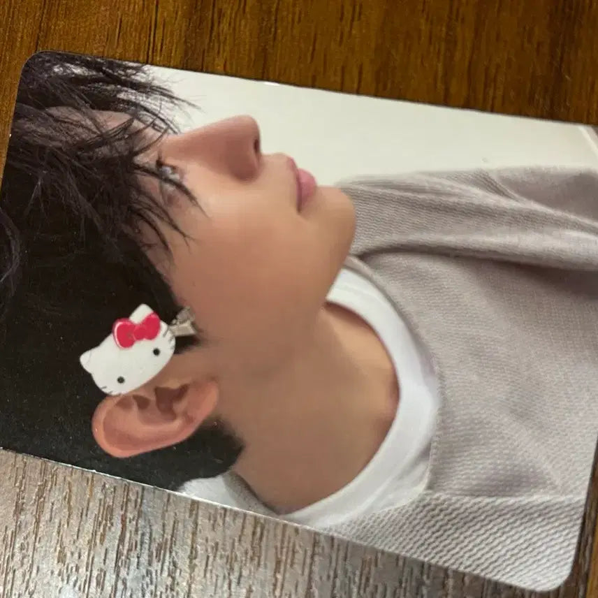 [BUNJANG] Yushi Steady Photocard Hello Kitty / 유우시 스테디 포토카드 헬로키티