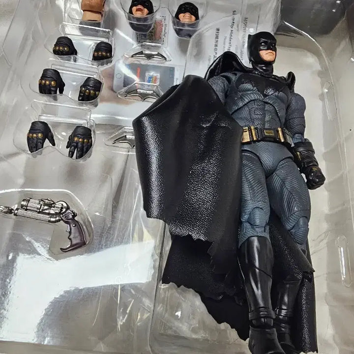 [BUNJANG] MAFEX Batman (Snyder Cut) Justice League Action Figure / MAFEX 마펙스 배트맨 스나이더컷 저스티스 리그