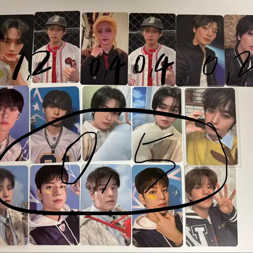 [BUNJANG] Stray Kids Magnet Keychain Cape Outfit Ribbit Tamagotchi / 스키즈 스트레이키즈 스키주 마그넷키링 망토 아웃핏 안아주 리빗 다마고치
