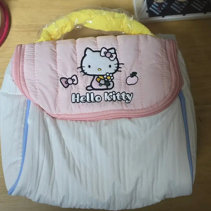 [BUNJANG] Sanrio Hello Kitty Quilting Pouch / 산리오 헬로키티 퀼팅 파우치