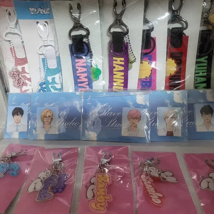 [BUNJANG] PLAVE Yuu Sixye Sixye Strap Mini Poster Keychain Bundle Set / 플레이브 육여 스트랩 증사 삼왜 키링 일괄