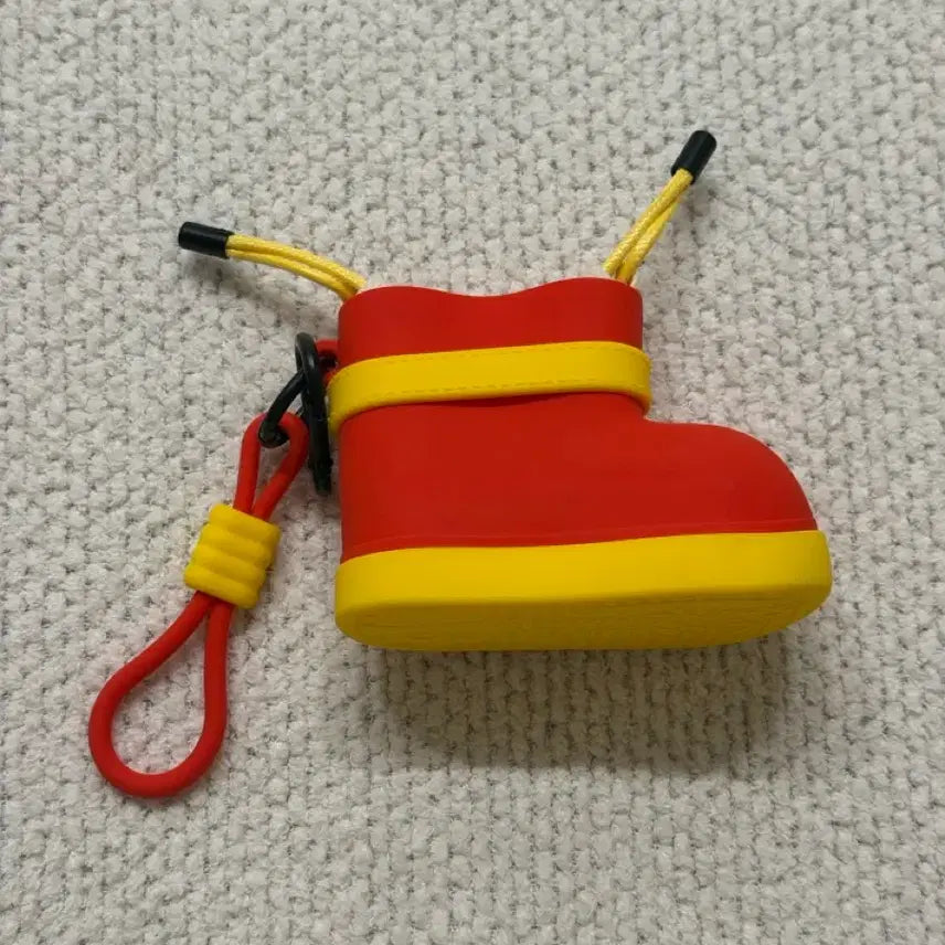 [BUNJANG] Crayon Shin-chan Rain Boot Keychain &amp; Silicone Pouch Set / 새상품) 짱구 장화 키링 / 짱구 실리콘 파우치 / 짱구 실리콘 장화