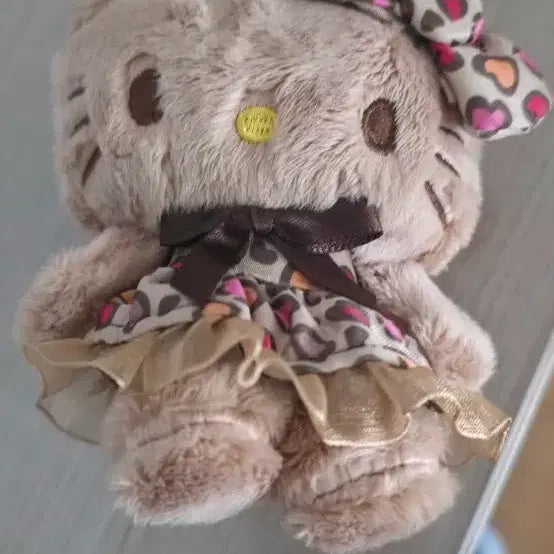 [BUNJANG] Hello Kitty Leopard Dress Tanning Kitty Plush / [최저가]헬로키티 레오파드 드레스 태닝키티인형 판매합니다