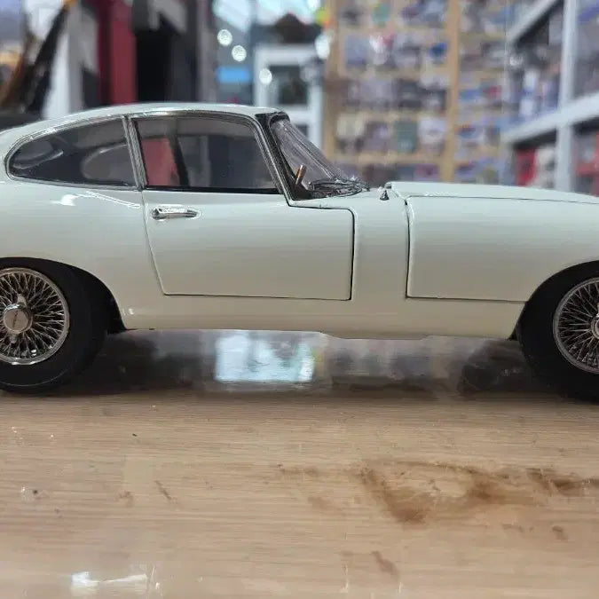 [BUNJANG] Kyosho 1:18 Scale Jaguar E-Type Diecast Model Car / 1:18 교쇼 재규어 e타입