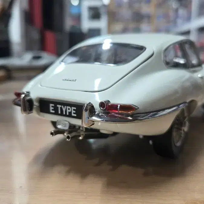 [BUNJANG] Kyosho 1:18 Scale Jaguar E-Type Diecast Model Car / 1:18 교쇼 재규어 e타입