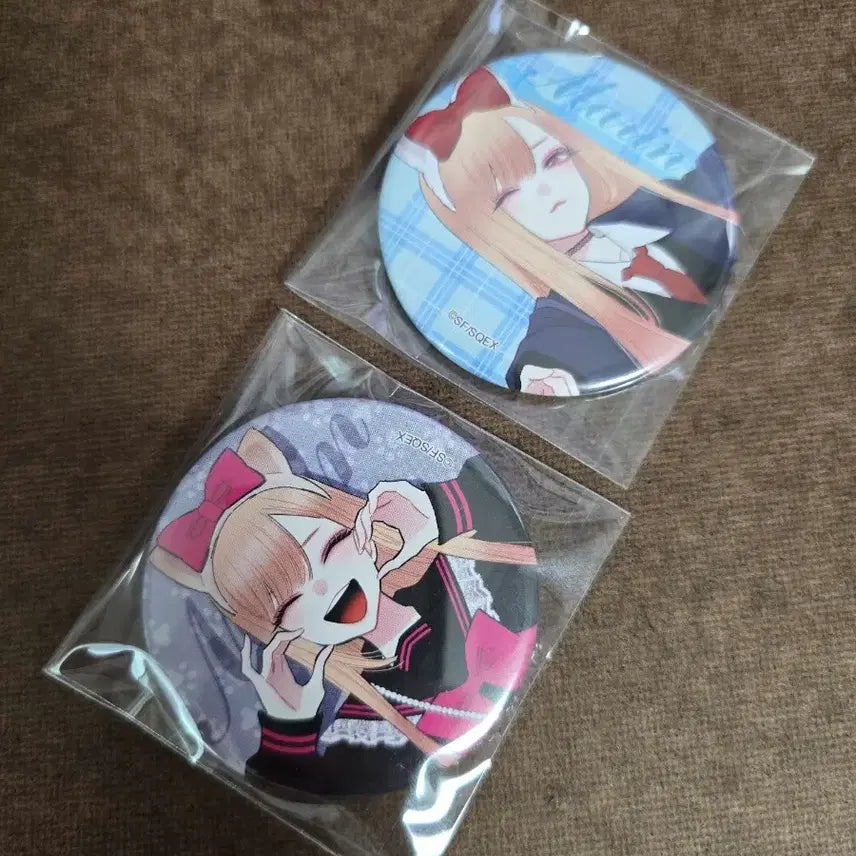 [BUNJANG] The Bisque Doll That Fell in Love Can Badge Set / 그 비스크 돌은 사랑을 한다 캔배지 2개 일괄 팔아요