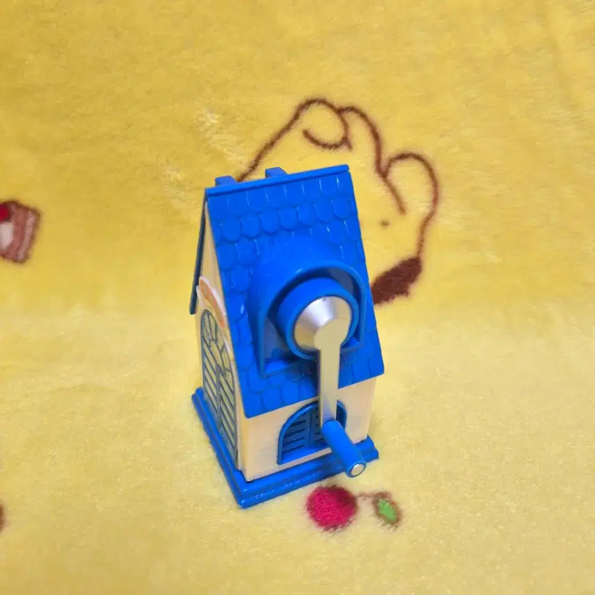 [BUNJANG] Retro Forest House Pencil Sharpener Miniature Figure (Blue) / 레트로 숲의 집 연필깎이 미니어처 파랑 마스코트 가챠 피규어