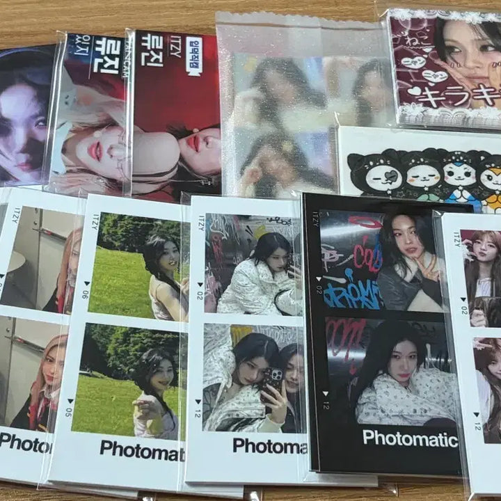 [BUNJANG] ITZY Photomatic + Sticker Bundle Set / [판매] 있지(itzy) 비공굿 포토매틱 + 스티커 일괄