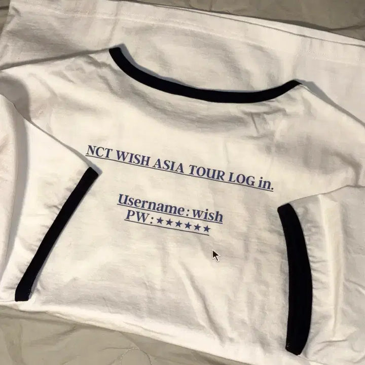 [BUNJANG] NCT WISH Login Limited Edition Tour T-shirt with Japanese POB (POB) / 엔시티위시 로그인 반팔티셔츠 위시돌일본미공포분철요이동보밋걸탈덕