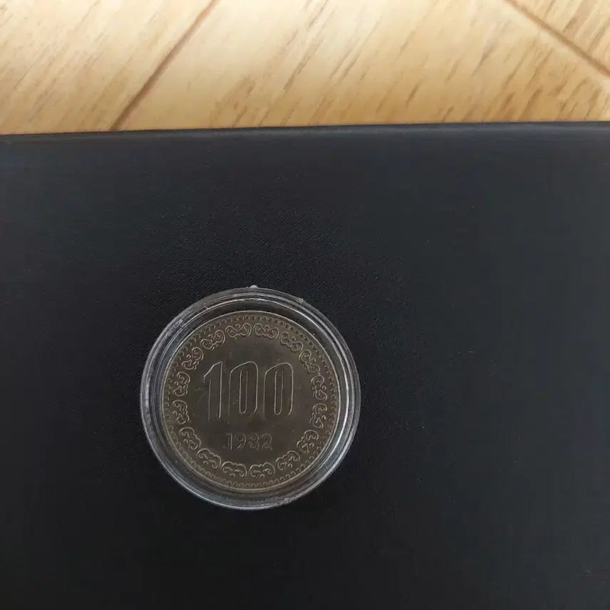 [BUNJANG] 1982 100 Won Coin &amp; 1983 500 Won Coin Set / 미사용급)100원 1982년 500원 1983년 동전