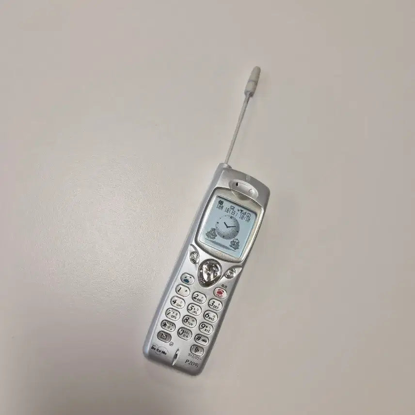 [BUNJANG] Docomo Y2K Silver Bar-Type Mock-up Phone / 일본 고전 y2k 도코모 실버 일본 핸드폰 모형폰 바형 목업폰