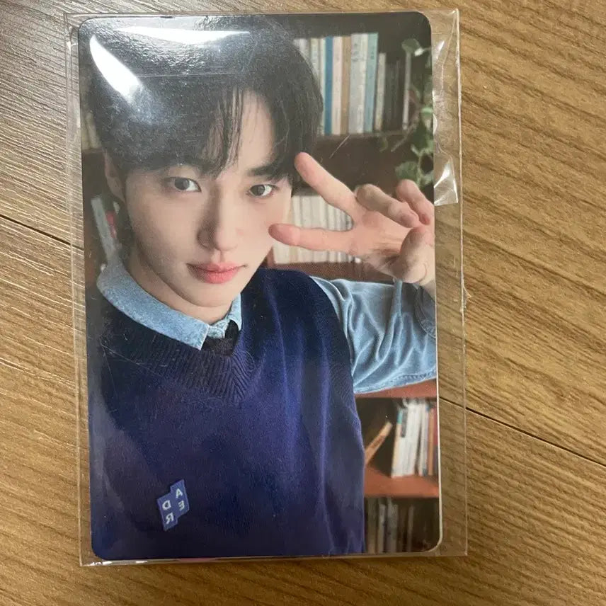[BUNJANG] Byun Woo Seok Fan Meeting Photocard Set (2 Types) + Confetti / 변우석 팬미팅 포카2종 + 컨페티