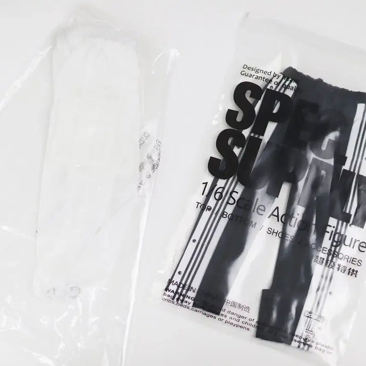 [BUNJANG] 1/6 Scale Figure Clothing Bundle Set (Adidas Training Pants, Jogger Pants, Socks, Crop Top, Panties) - Compatible with Obitsu Body / 1/6 육일돌 핫토이 피첸 루즈 의상 일괄 오비츠 바디 호환