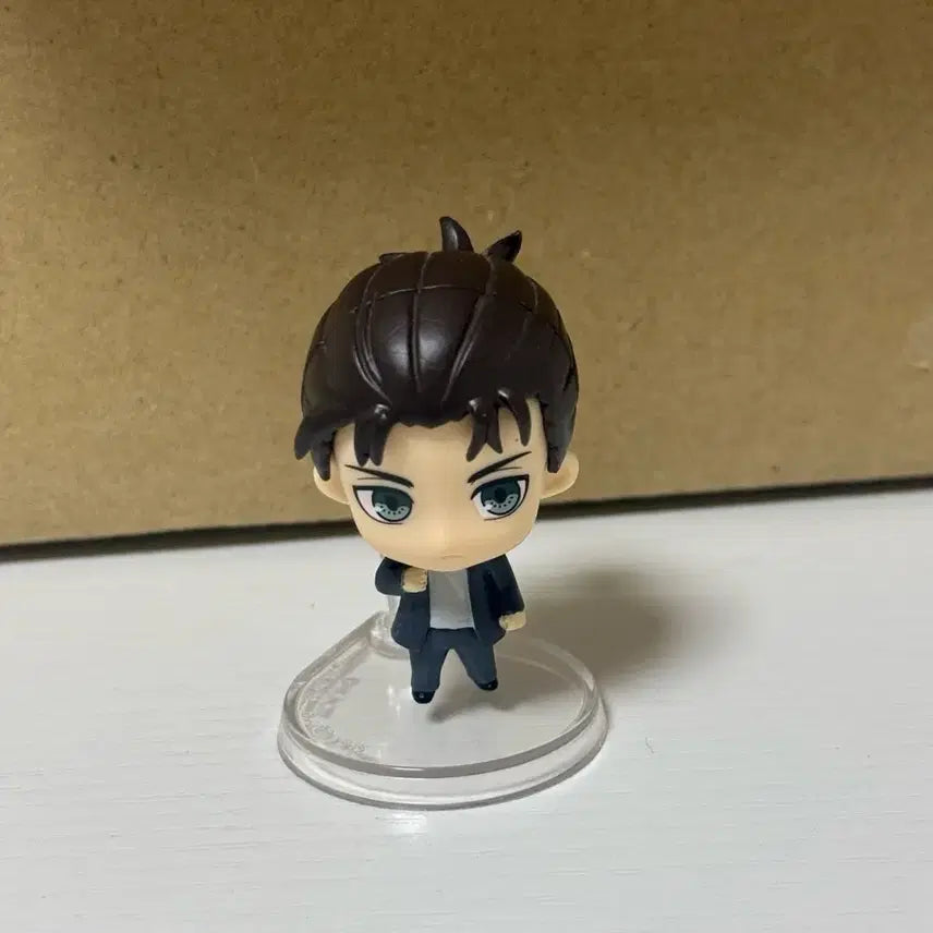 [BUNJANG] Attack on Titan Eren Standing Gacha Figure / 진격의 거인 스탠딩 가챠 에렌