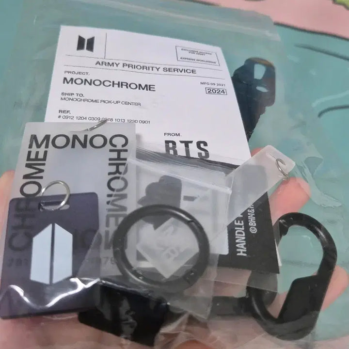 [BUNJANG] BTS BT21 Monochrome DIY Keyring (Official) / bt21+방탄 키링 모노크롬 bts 공식 팝업 스토어 방콕 홍콩 아미 열쇠고리 아미밤 아크릴