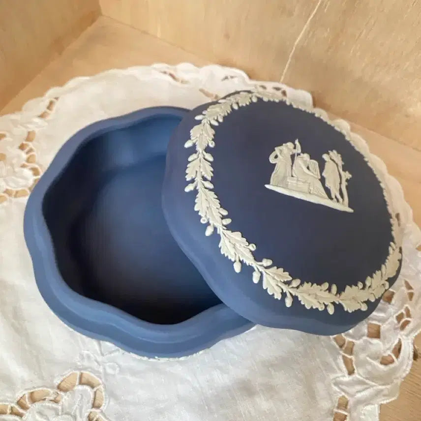 [BUNJANG] Vintage Wedgwood Jasperware Trinket Box / 빈티지 웨지우드 제스퍼 웨어 트링켓박스
