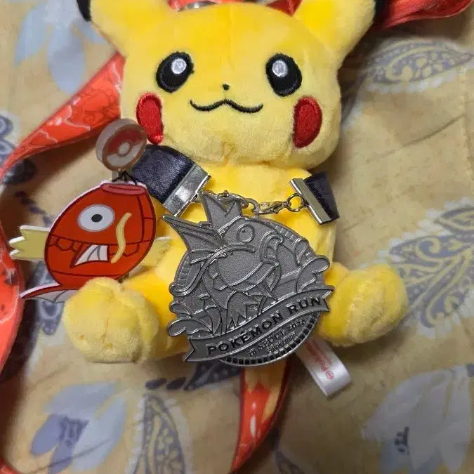 [BUNJANG] Limited Edition Pokemon Run 2026 Pikachu Silver Medal Plush / 한정판 포켓몬런 2026 피카츄 은메달 인형