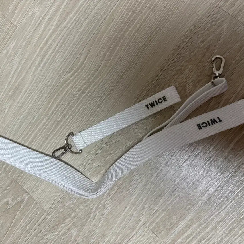 [BUNJANG] TWICE Candy Bong Z Lightstick with Case and Strap / 트와이스 캔디봉 Z(케이스,스트랩 포함)