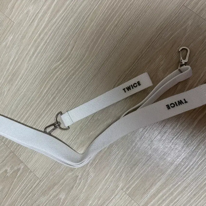 [BUNJANG] TWICE Candy Bong Z Lightstick with Case and Strap / 트와이스 캔디봉 Z(케이스,스트랩 포함)