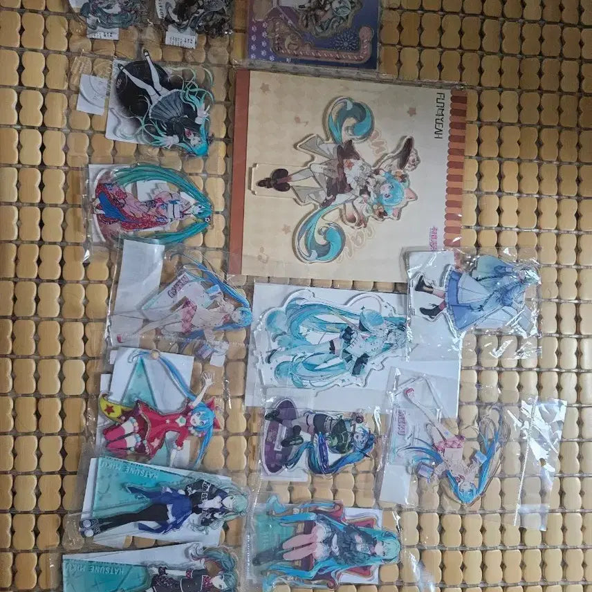 [BUNJANG] Hatsune Miku Acrylic Stands Bundle Set (15 pcs) / 미쿠 아크릴 15개 일괄 판매