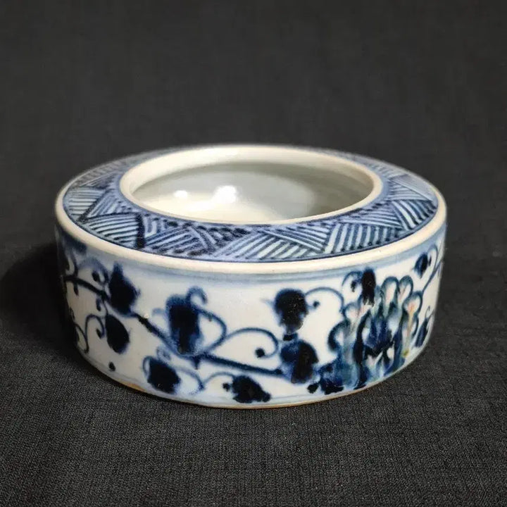 [BUNJANG] Celadon Porcelain Brush Washer with Floral Motif / 청화 유리홍 화초문 원 필세