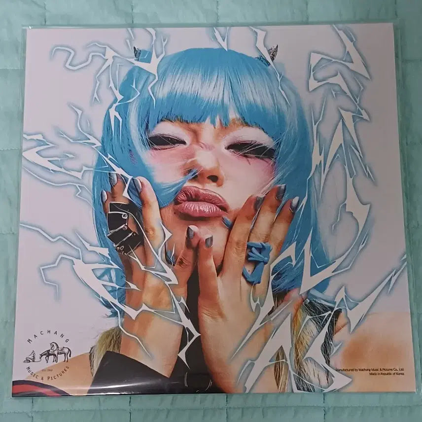 [BUNJANG] YongYong First LP Limited Edition (300 Units) Sealed / 용용 첫번째 LP 300장 한정반 미개봉