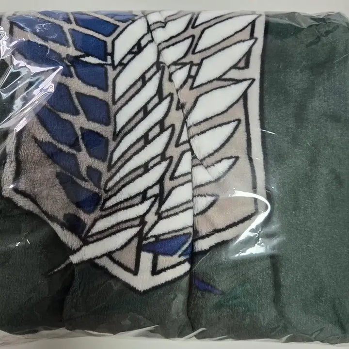 [BUNJANG] Attack on Titan Cloak Blanket New / 프랭크버거 진격거망토담요(미사용 새상품)