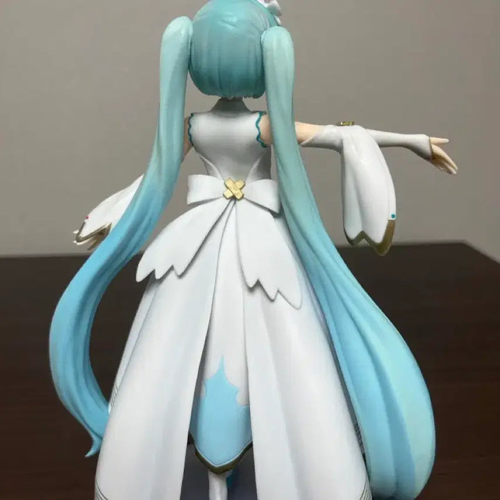 [BUNJANG] Project Sekai Luminasta Hatsune Miku Bright Version Figure (No Box) / [노박스] 프세카 루미나스타 하츠네 미쿠 밝은 버전 피규어