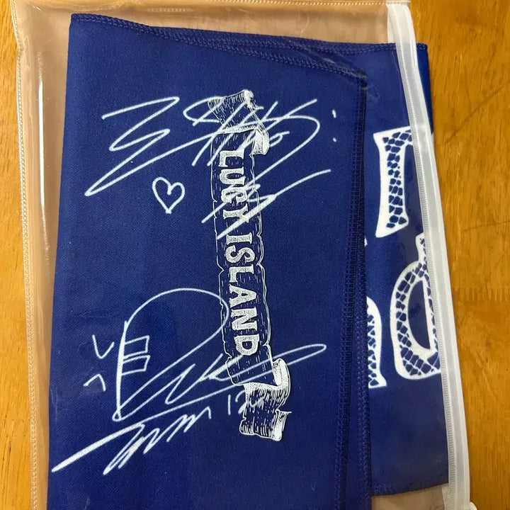 [BUNJANG] Lucy First Landing Official Slogan / 루시 퍼스트랜딩 공식 슬로건
