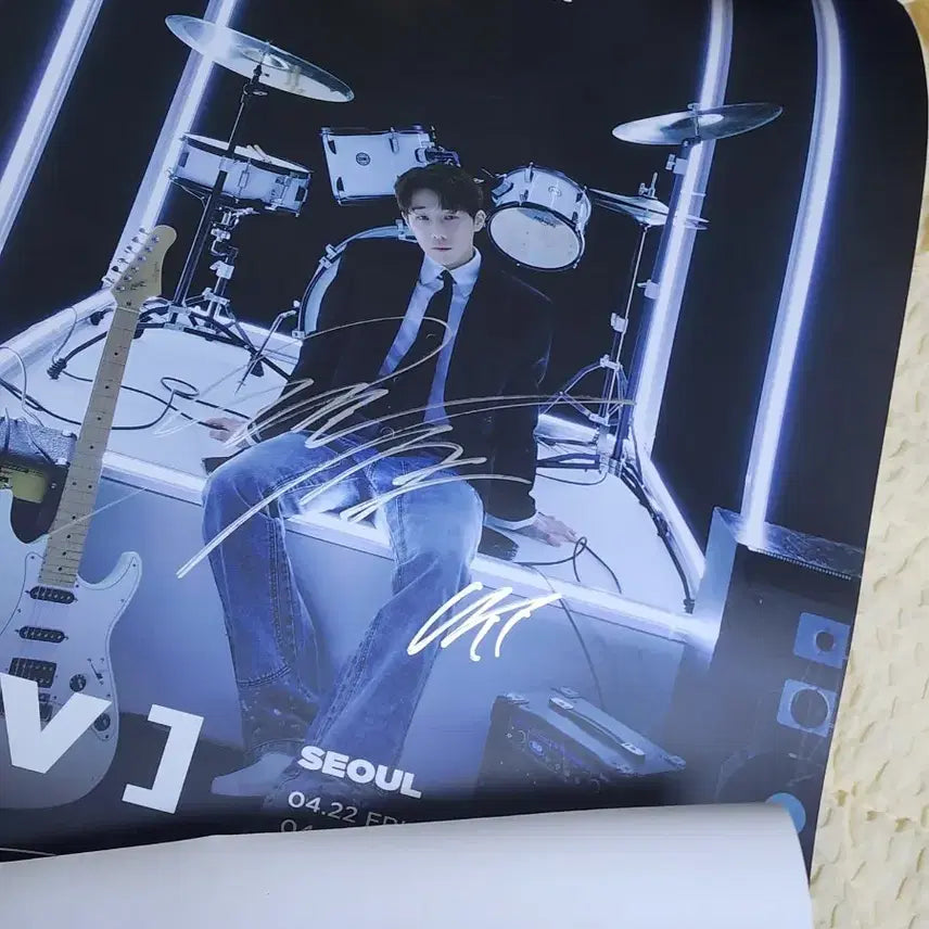 [BUNJANG] Kim Sung Kyu 2022 LV Concert Autographed Poster / 김성규 2022 LV 콘서트 친필 싸인포스터