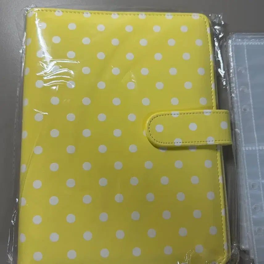 [BUNJANG] A5 Photocard Binder with 40 Sheets of 4-Pocket Sleeves (Sealed) / A5 포카 바인더 + 4단 속지 40장 미개봉 새상품