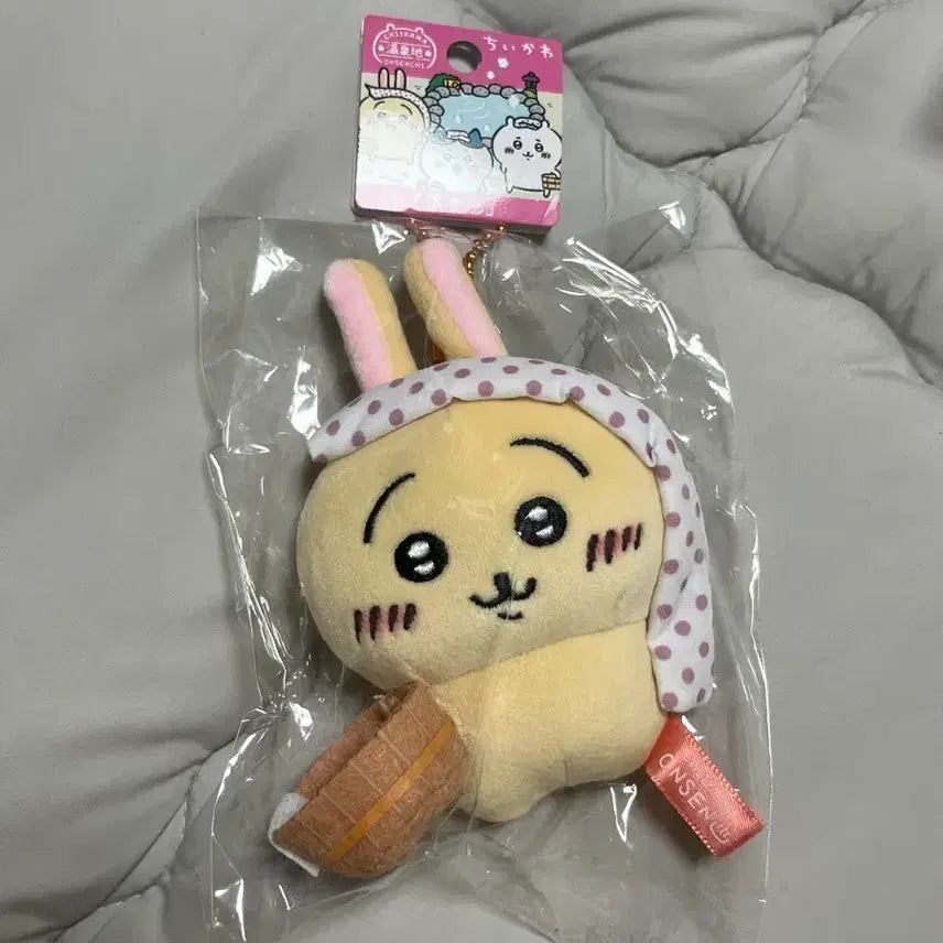 [BUNJANG] Chimmy Chiikawa Usagi Fukuoka Limited Mascot Keychain Plush / 가격고정. 먼작귀 치이카와 우사기 후쿠오카 지역한정 마스코트 키링인형 온천