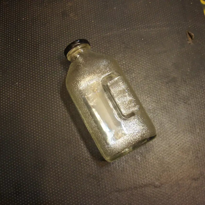 [BUNJANG] Vintage Glass Water Bottle with Black Lid / 유리물병 빈티지물병 엔틱소품 빈티지소품 인테리어소품UU