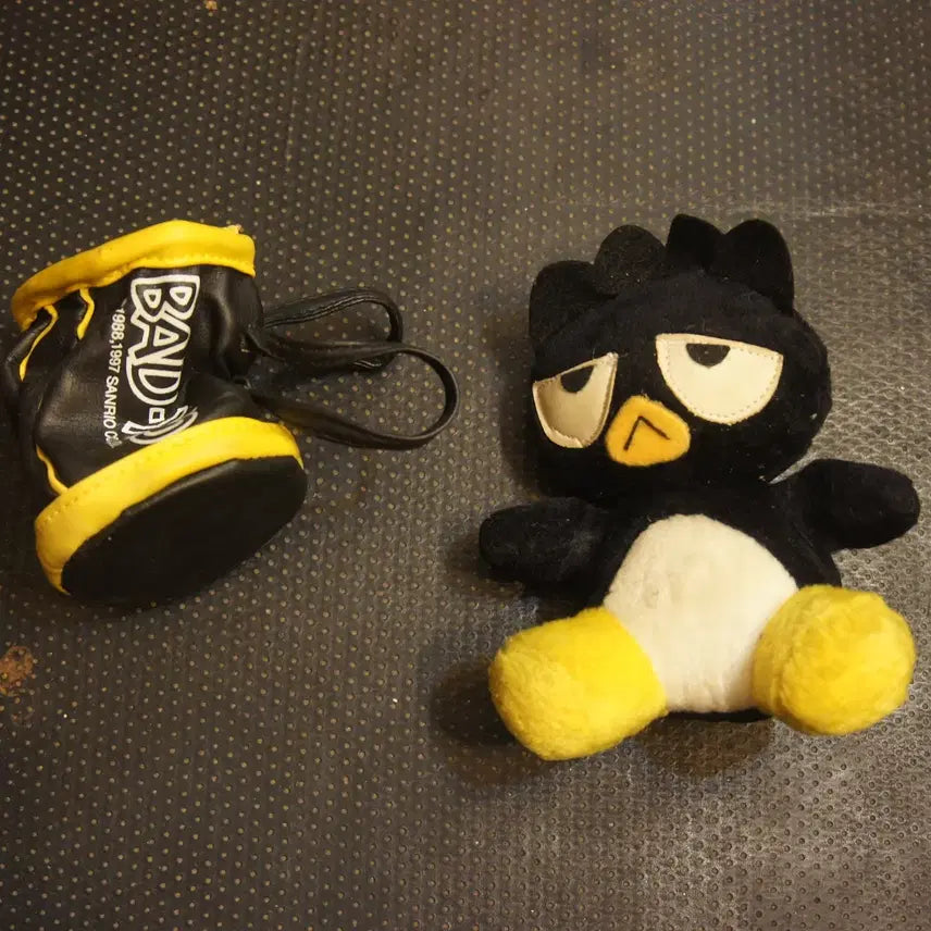 [BUNJANG] Sanrio Badtz-Maru Vintage Plush Doll / 산리오 배드바츠마루 고전 캐릭터 바츠마루인형 빈티지소품 배츠마루고전완구UU