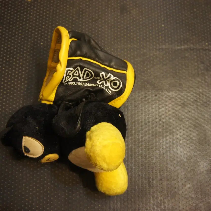 [BUNJANG] Sanrio Badtz-Maru Vintage Plush Doll / 산리오 배드바츠마루 고전 캐릭터 바츠마루인형 빈티지소품 배츠마루고전완구UU