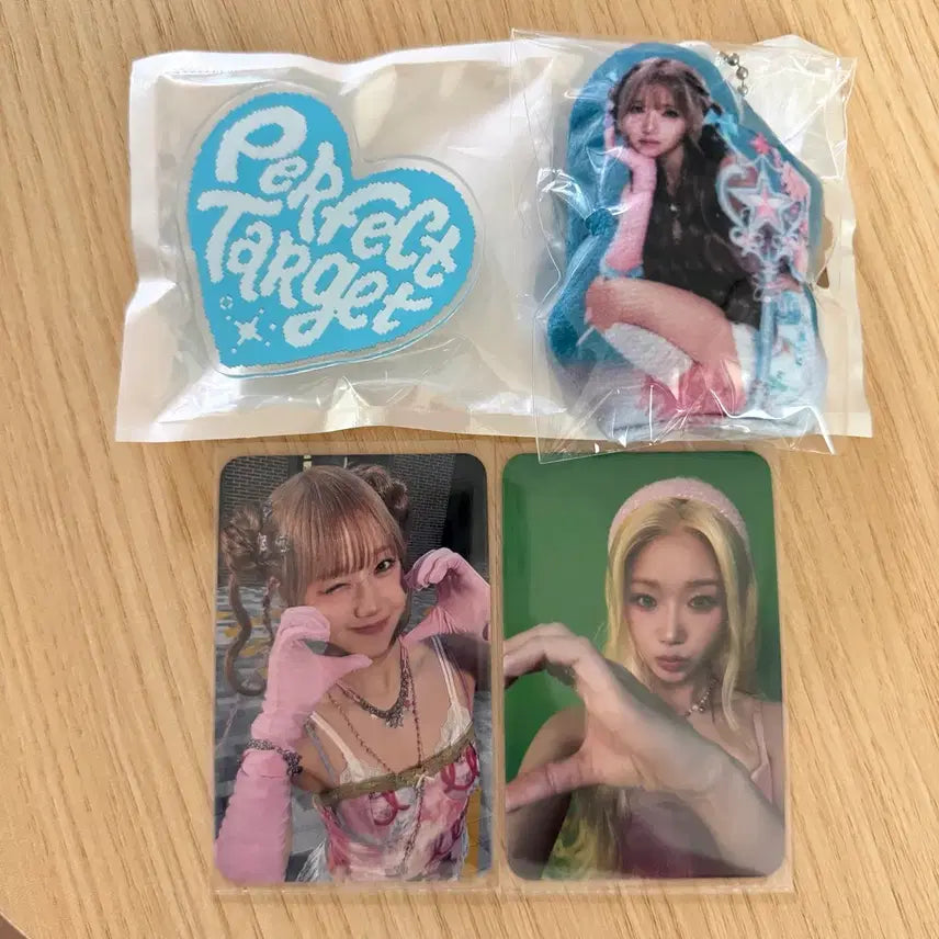 [BUNJANG] Choi Yoo-jung Studio Photocard Grip Tok &amp; Cushion Keyring Set / 최유정 공방 포카 그립톡 키링 세트