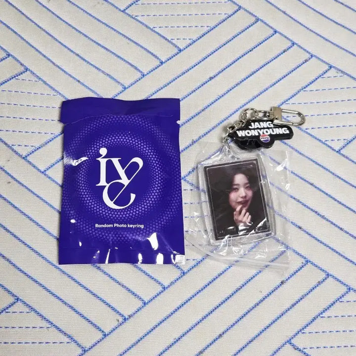 [BUNJANG] Pepsi IVE Jang Wonyoung Photocard Holder / 펩시 아이브 장원영 포토 키링