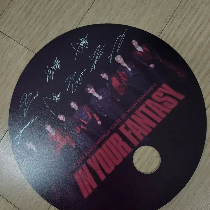[BUNJANG] ATEEZ In Your Fantasyland Concert Signed Fan / 에이티즈 인유어판타지 콘서트 싸인 부채