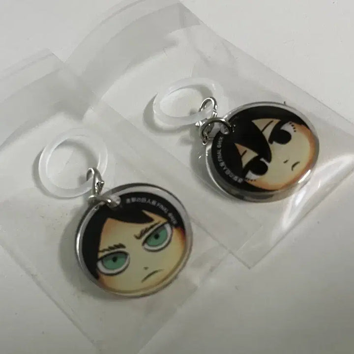 [BUNJANG] Attack on Titan Exhibition Eren Mikasa "Mejilushi" Keychain Bundle Set / 진격의거인 전시회 에렌 미카사 메지루시 일괄