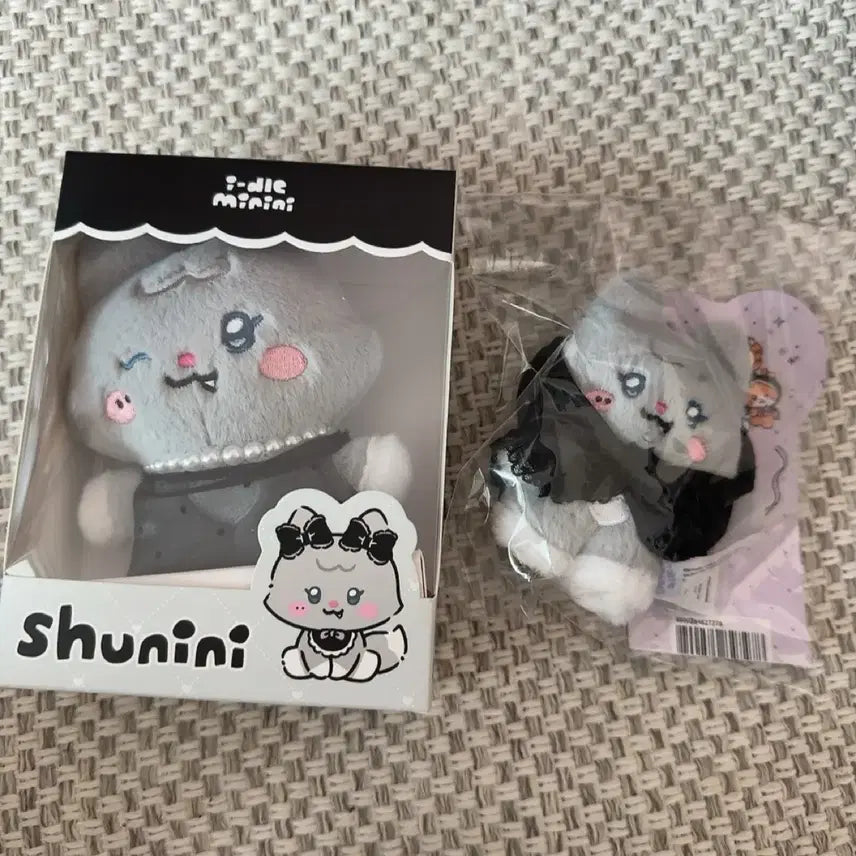 [BUNJANG] G)I-DLE Minnie Minnie Shuhua Mini Mini Plush Keychain (Sealed) / 미개봉 Set) 여자아이들 슈니니 슈화 미니니 아이들 라인프렌즈 공식 인형 키링