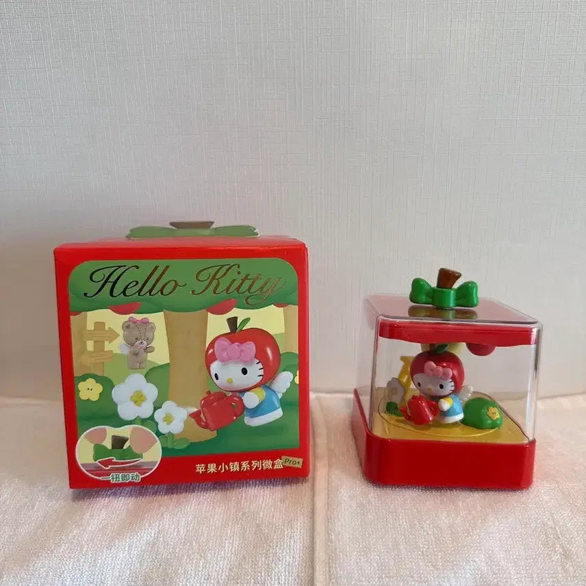 [BUNJANG] Hello Kitty Apple Town Series Figures Set (2 Pieces, Brand New) / 헬로키티 애플타운 시리즈 피규어 2개 세트 (새상품)