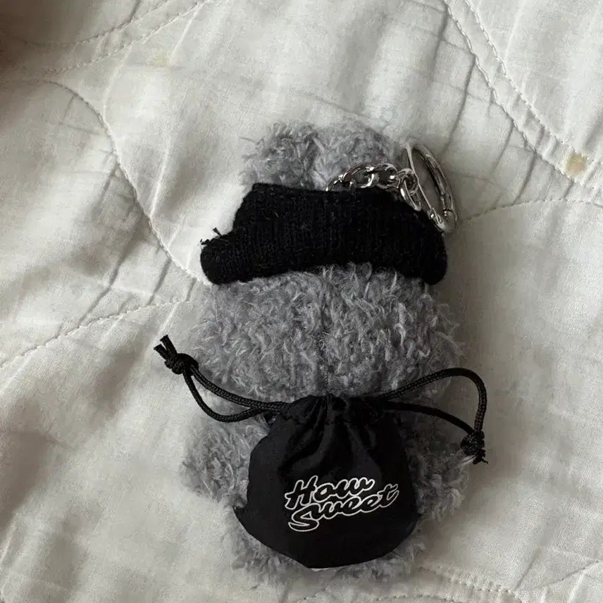 [BUNJANG] NewJeans Bunny House With Keyring / 8월까지만 판매/ 뉴진스 버니니 하우스윗 인형키링