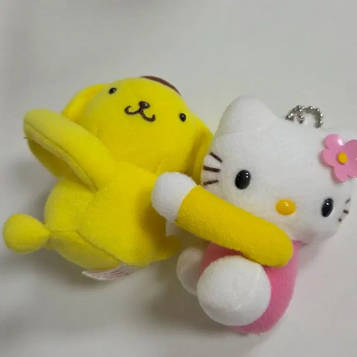 [BUNJANG] Vintage Hello Kitty &amp; Pompompurin "Hugging" Plush Charm / 고전키티 폼폼푸린 찍찍이 인형 키링 안아줘 인형 카오하나 키티