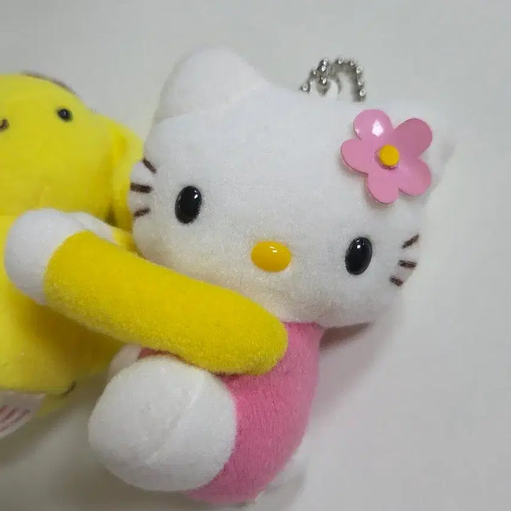 [BUNJANG] Vintage Hello Kitty &amp; Pompompurin "Hugging" Plush Charm / 고전키티 폼폼푸린 찍찍이 인형 키링 안아줘 인형 카오하나 키티